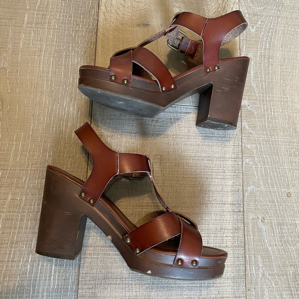 Chunky vintage style faux dark leather platform/heel sandal from American Eagle.